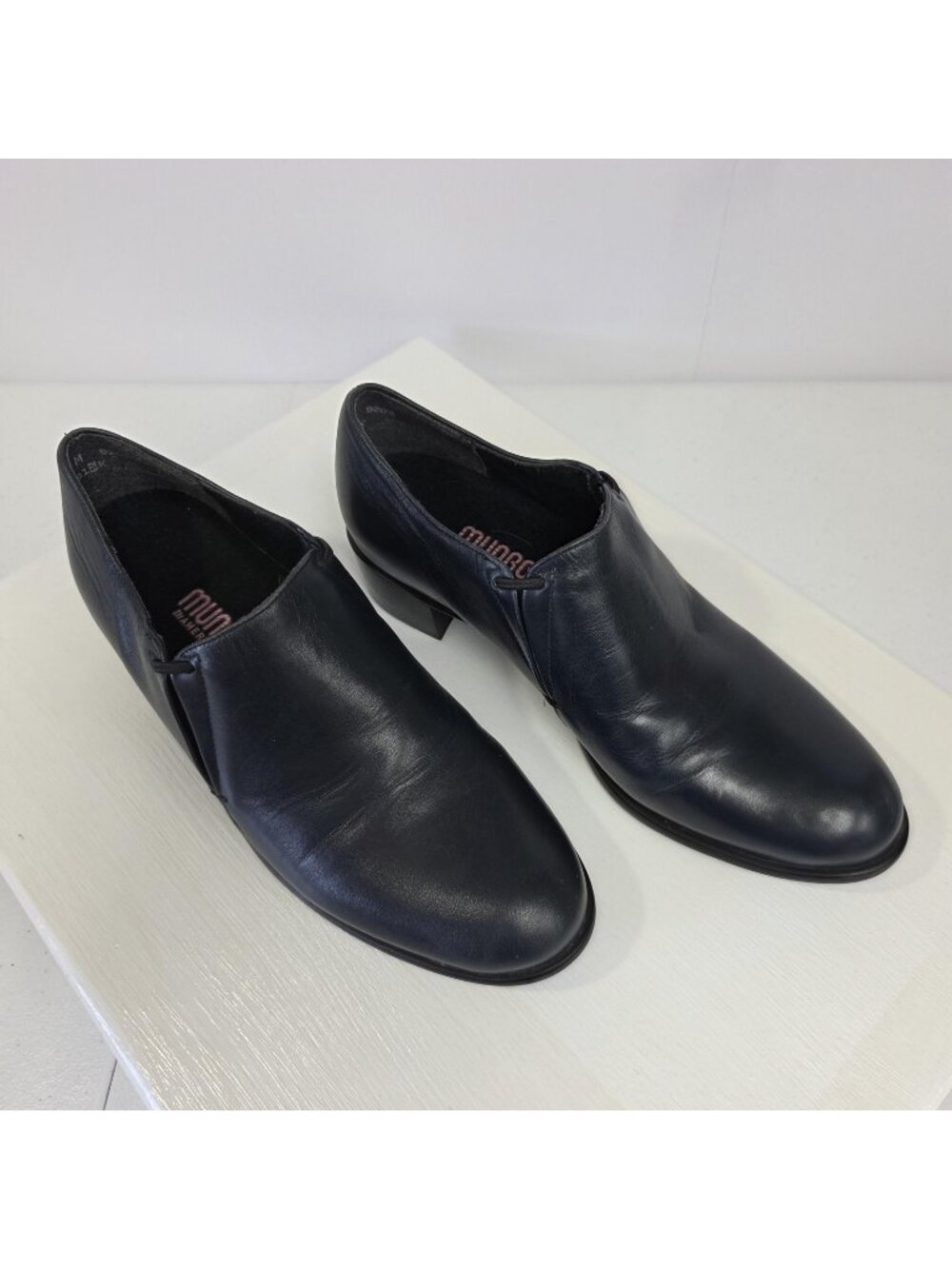 Munro American Shoes Womens Size 7.5 Blue Leather Slip On Low Heel Comfort